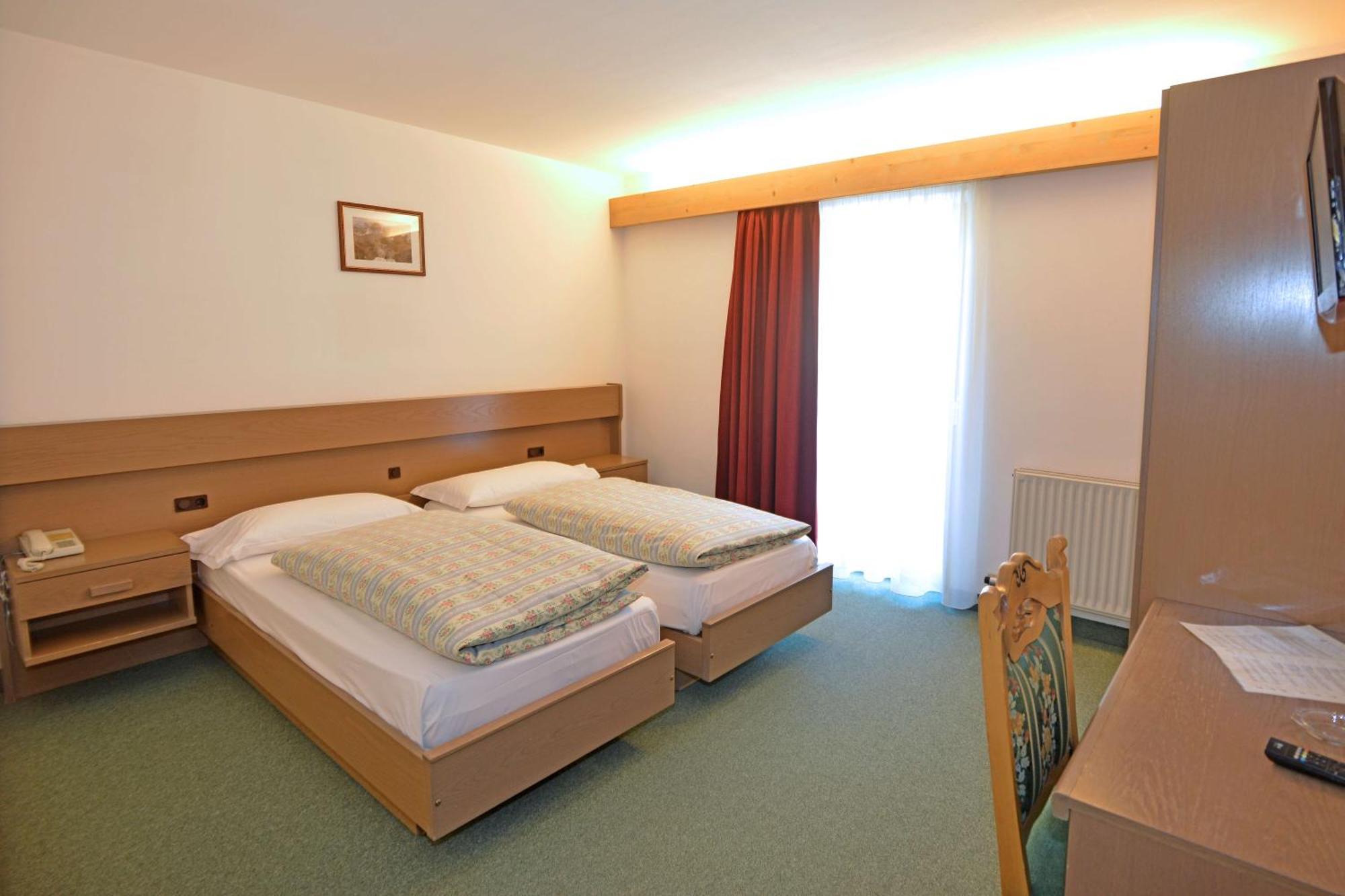 Wellness Hotel Dolomia Soraga Esterno foto