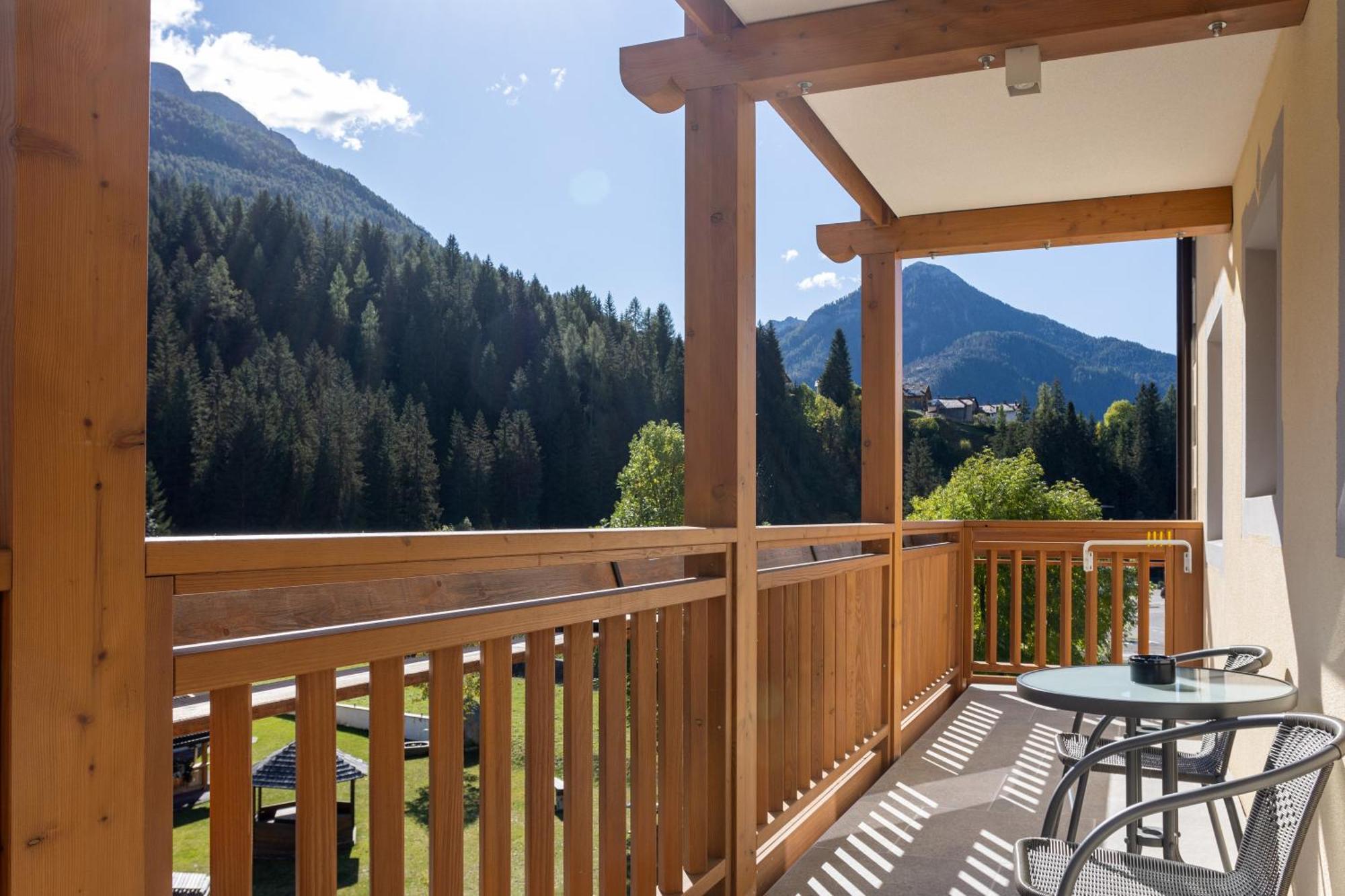 Wellness Hotel Dolomia Soraga Esterno foto