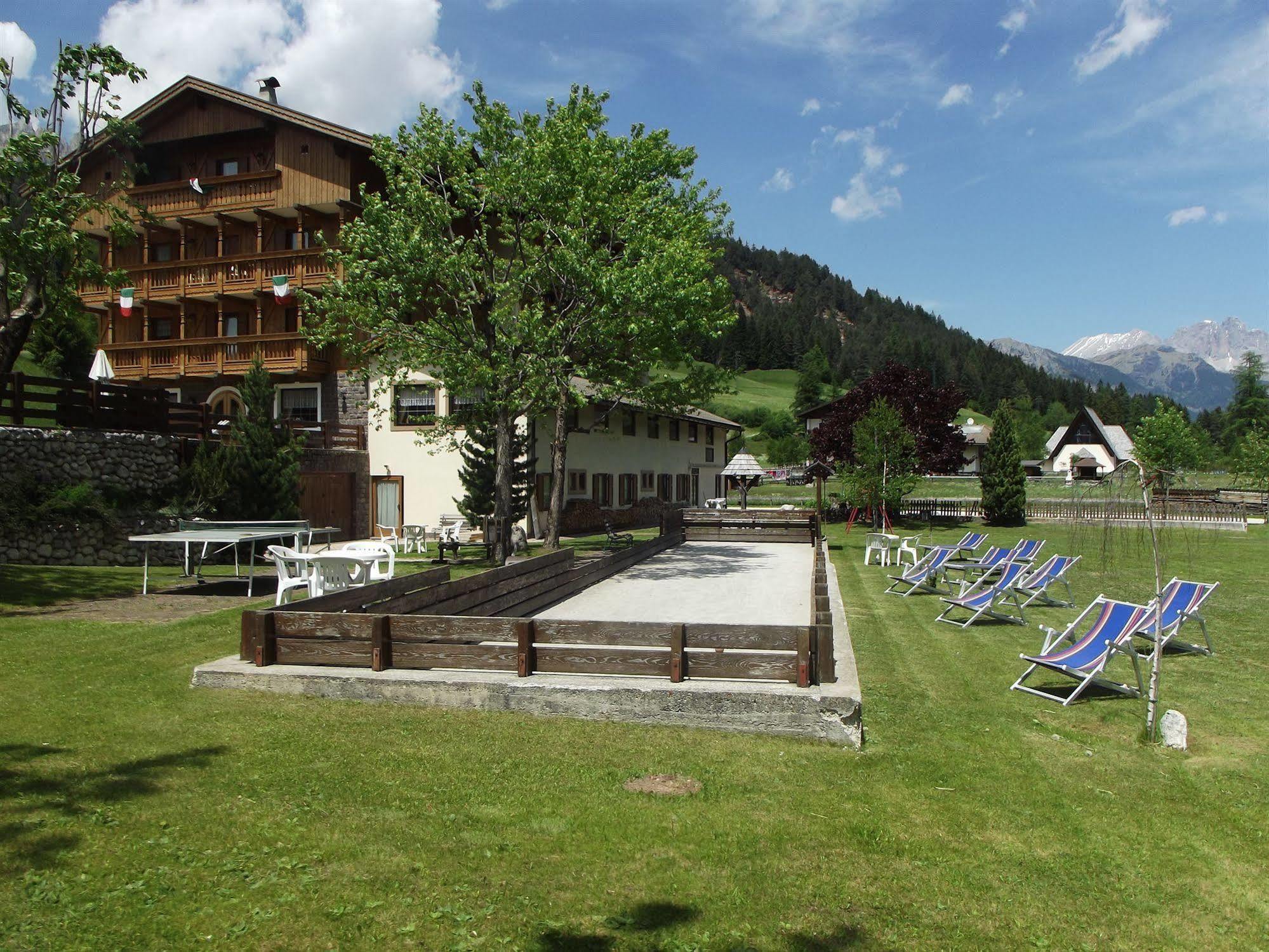 Wellness Hotel Dolomia Soraga Esterno foto